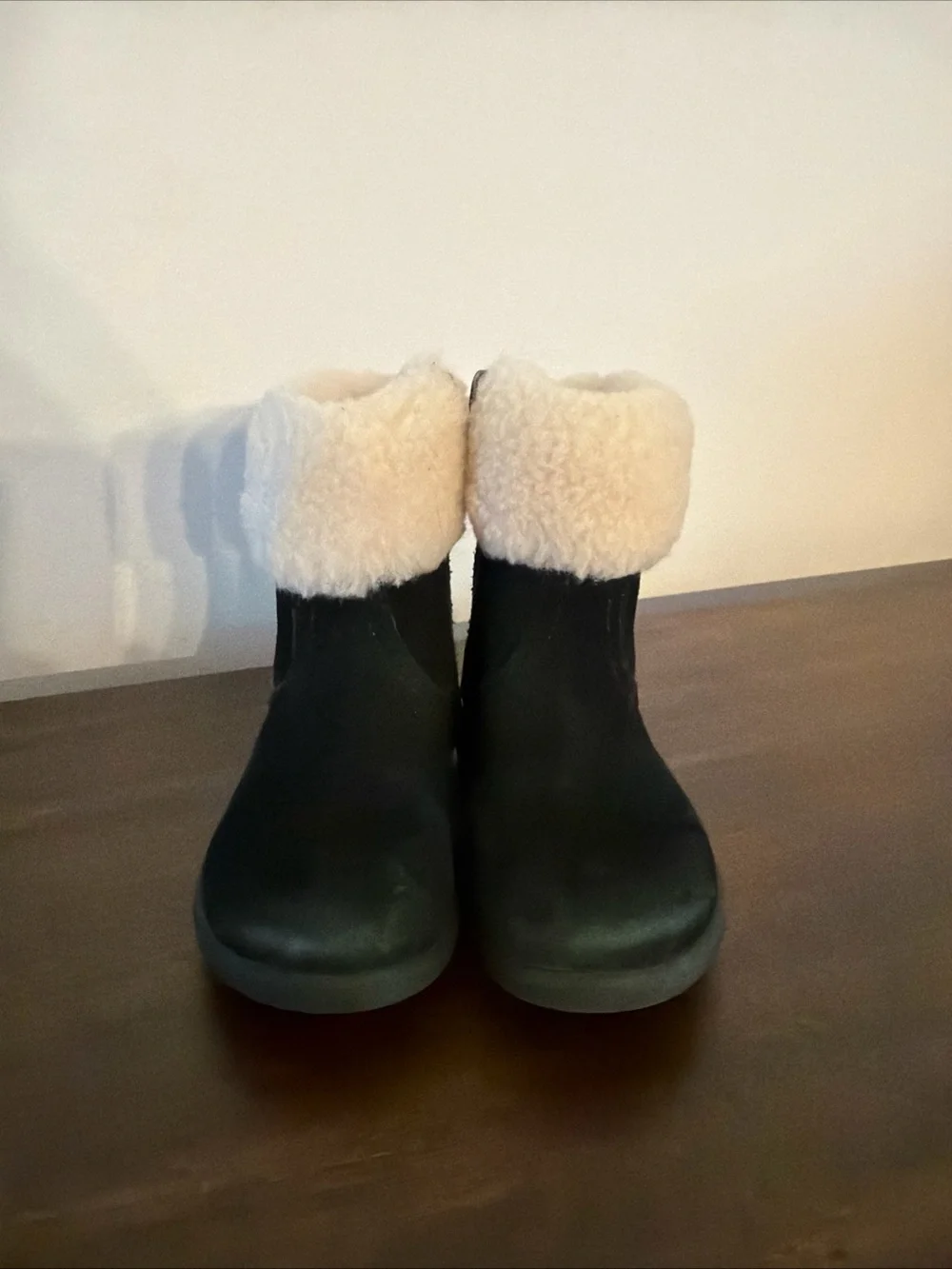 UGG Australia Toddler Little Girl Cuffed Boot T JORIE II, Black, size 6